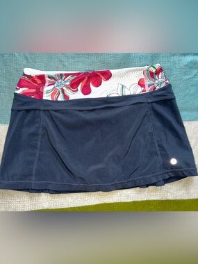 RARE VINTAGE Lululemon Run: Speed Skirt/Skort SZ 2 (Circa 2011)